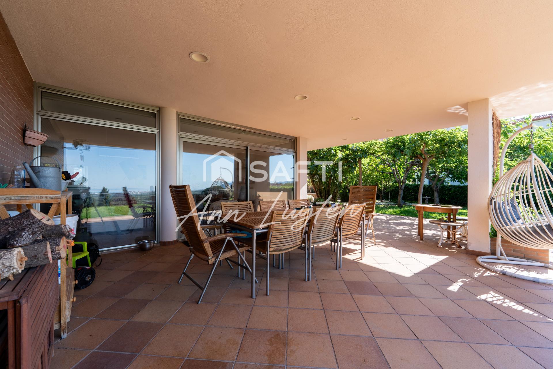 Photo 9 of the listing.
