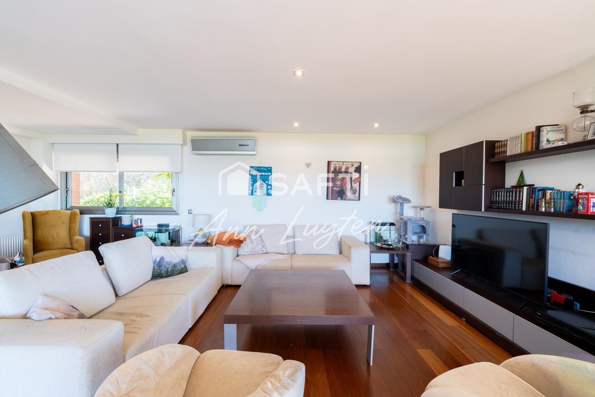 Photo 4 of the listing.