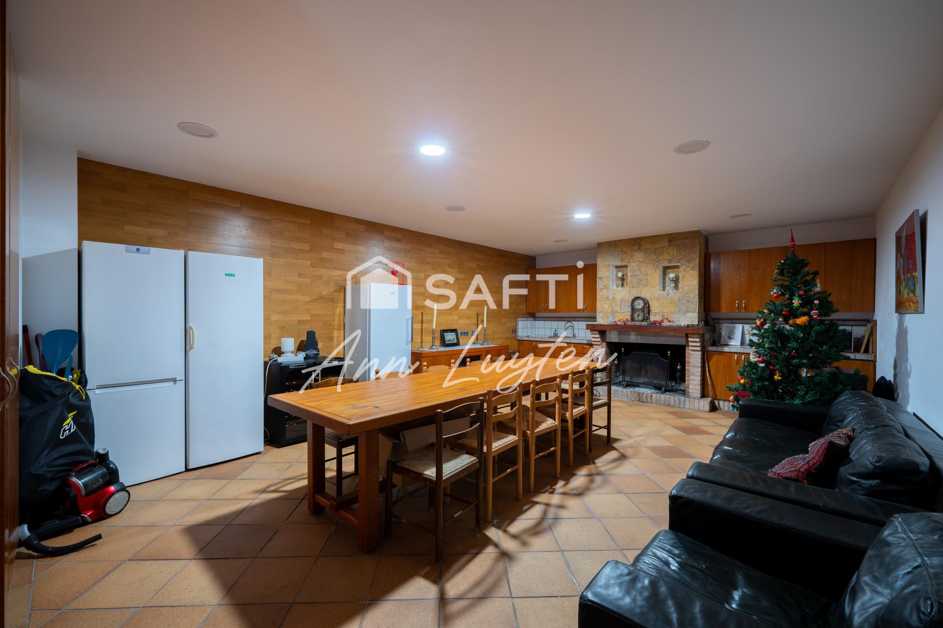Photo 33 of the listing.