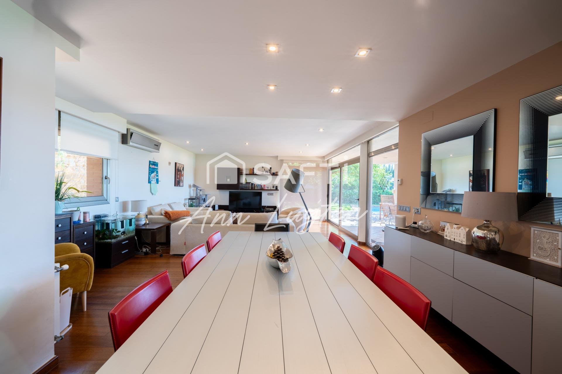 Photo 8 of the listing.