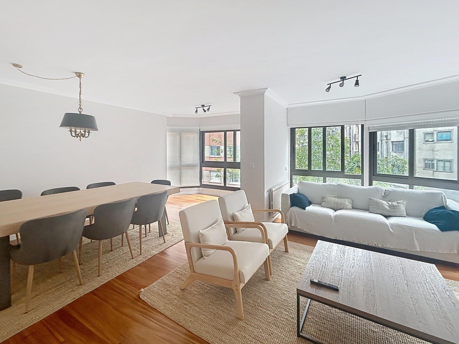 Photo 2 of the listing.