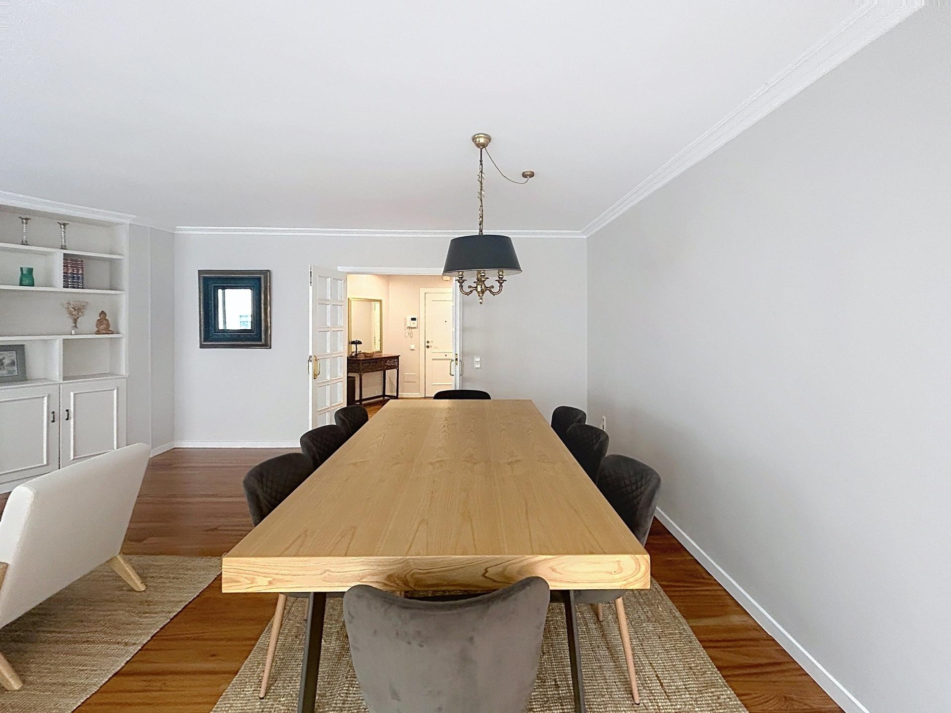 Photo 6 of the listing.