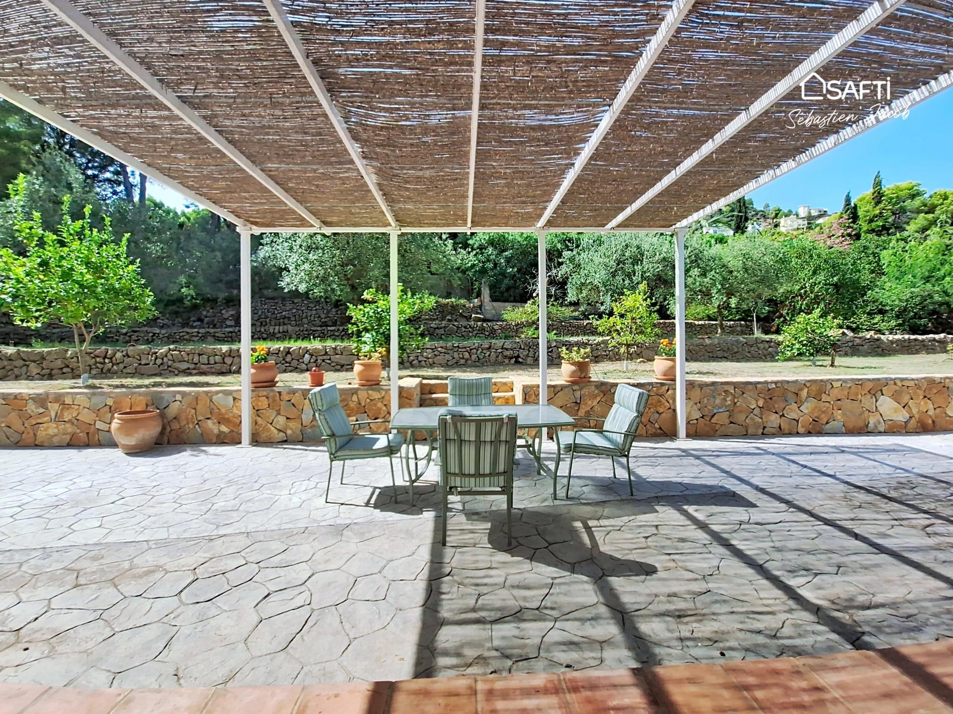 Photo 7 of the listing.