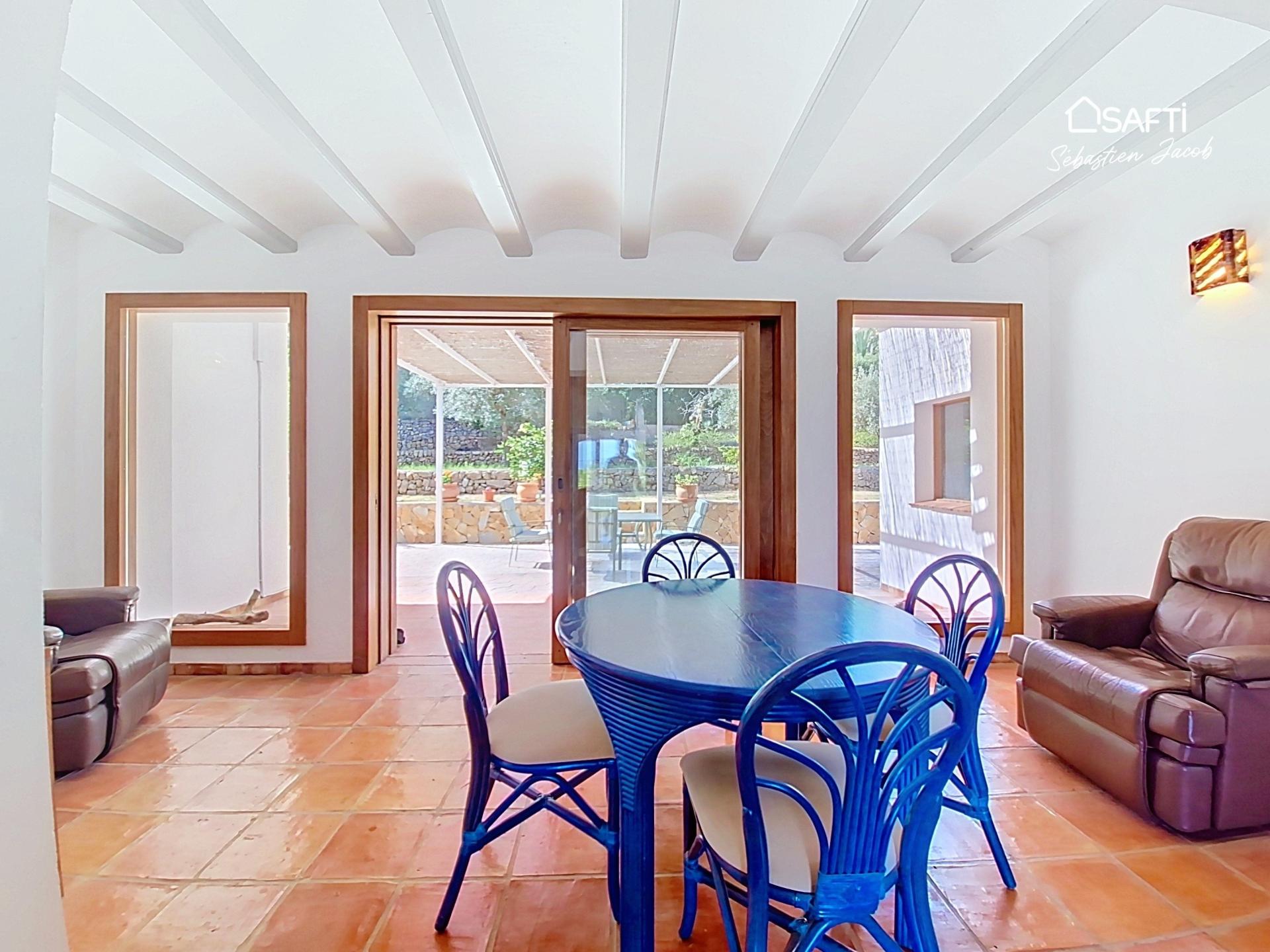 Photo 8 of the listing.