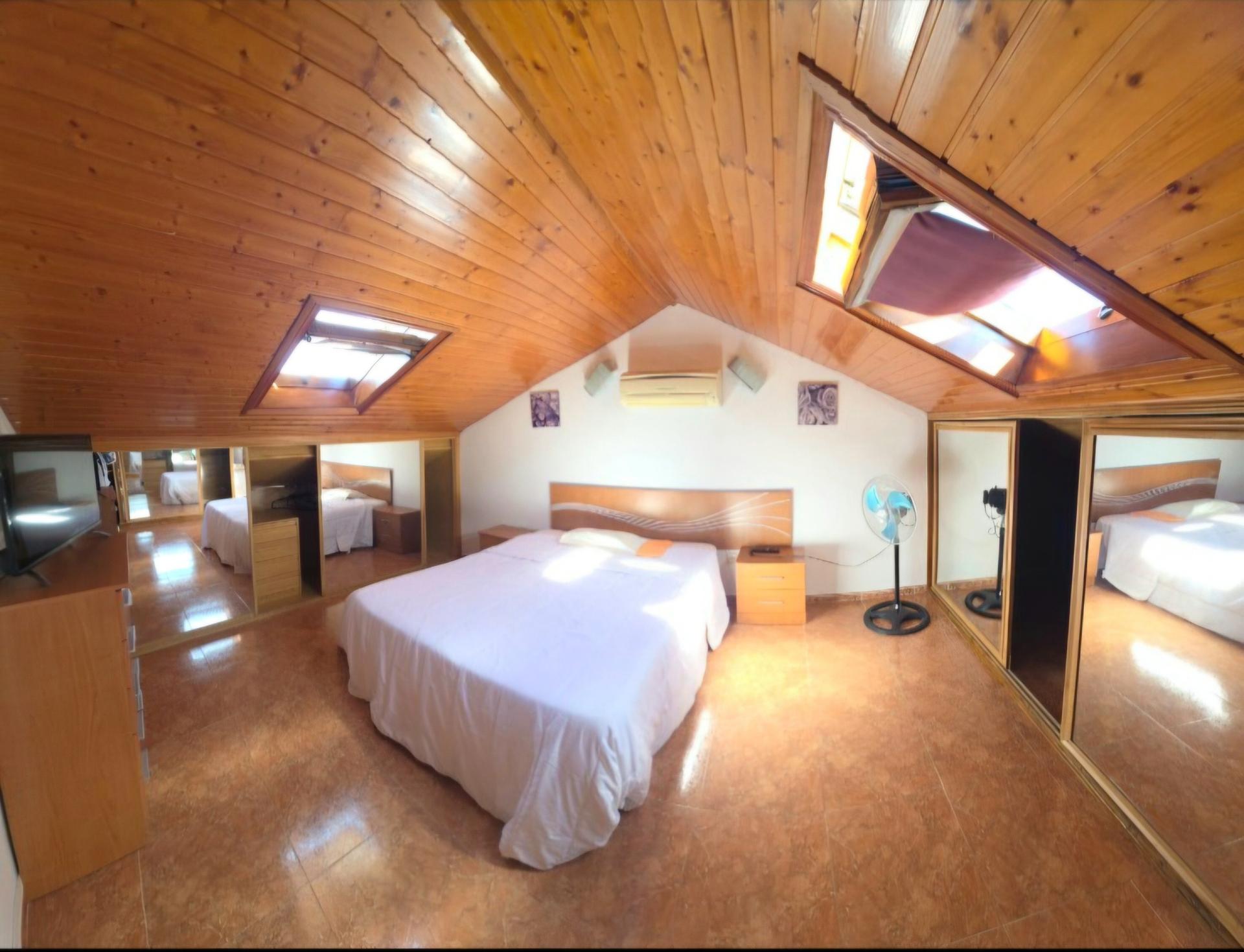 Photo 7 of the listing.