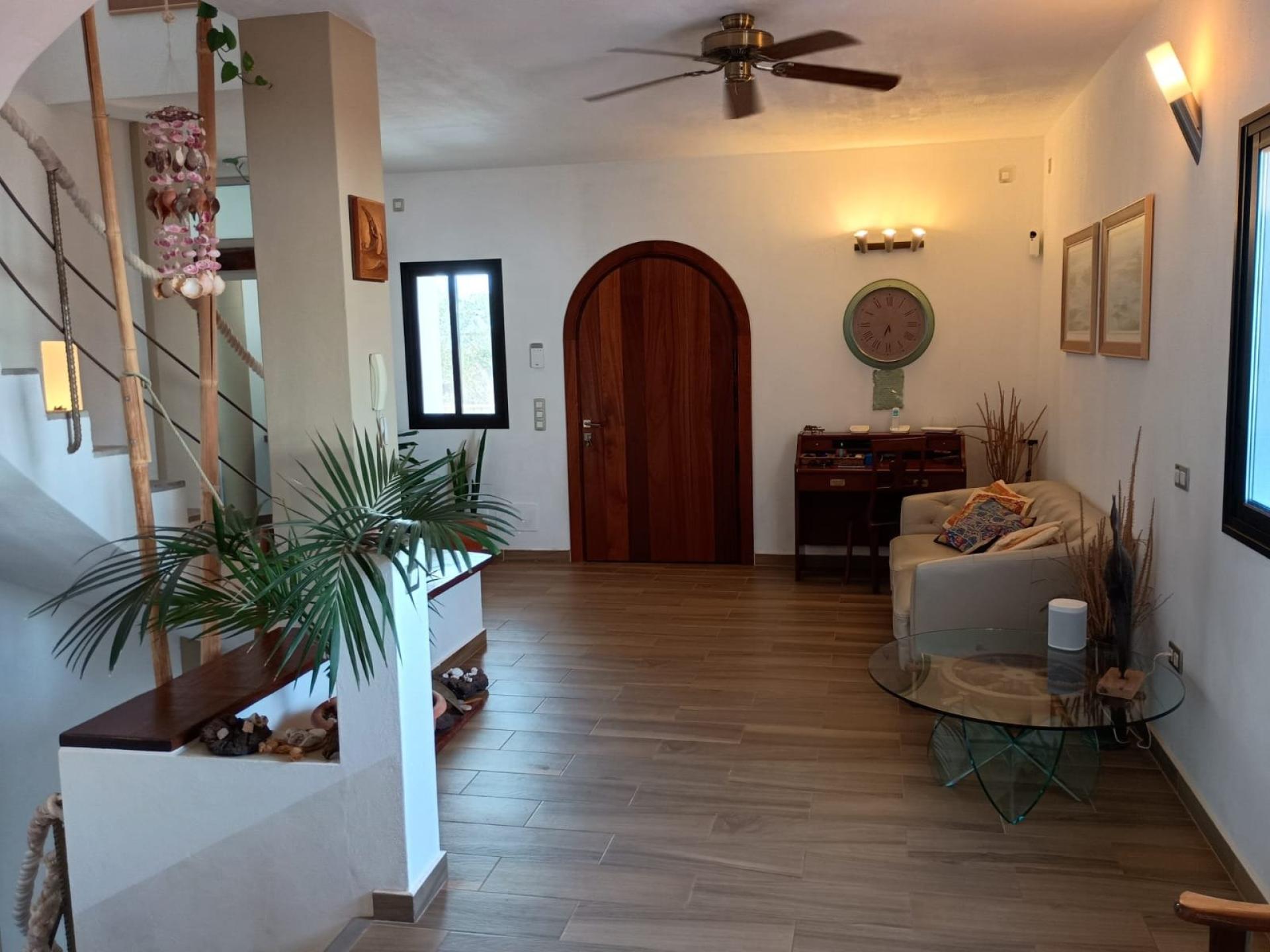 Photo 5 of the listing.
