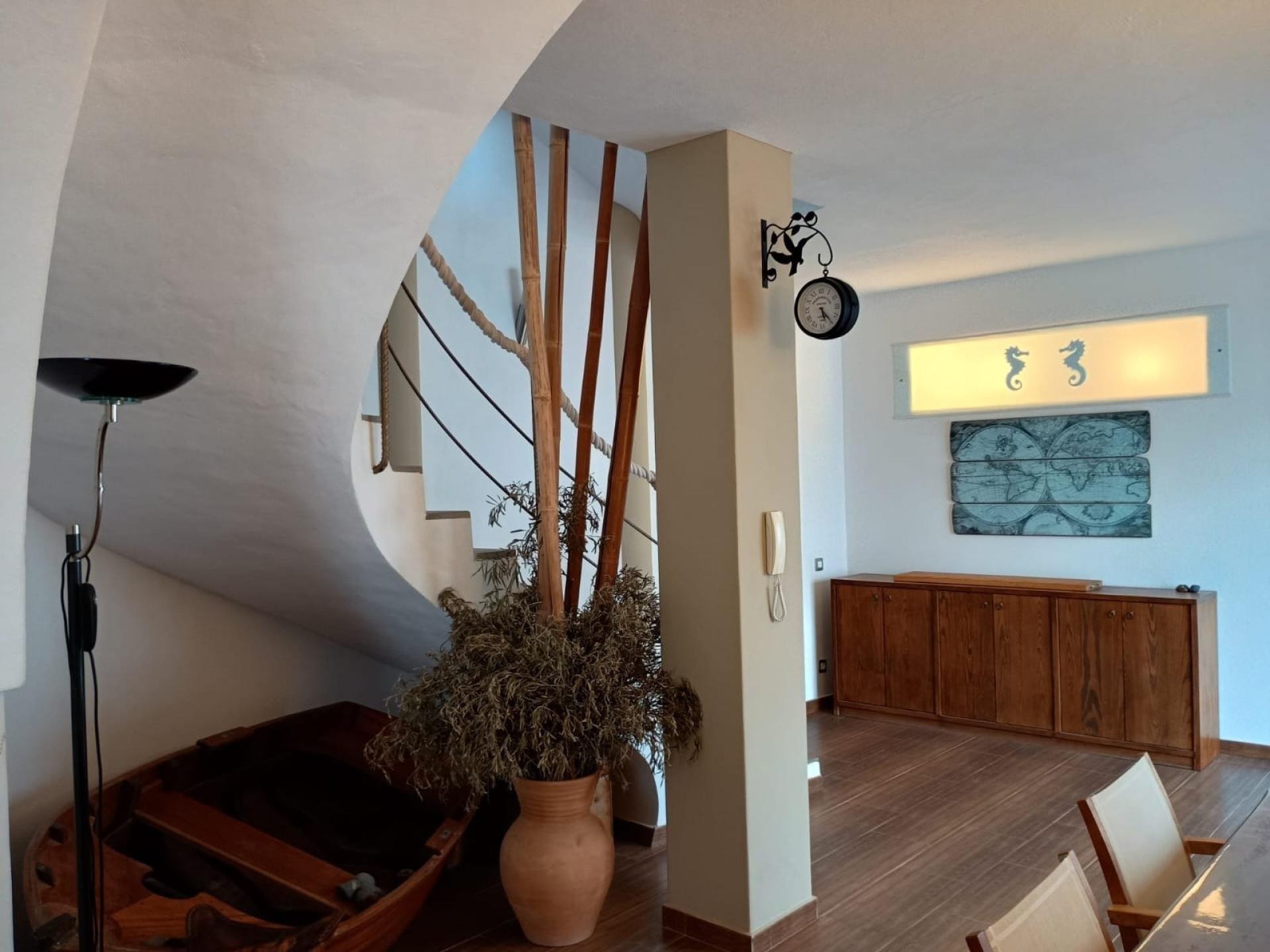 Photo 4 of the listing.