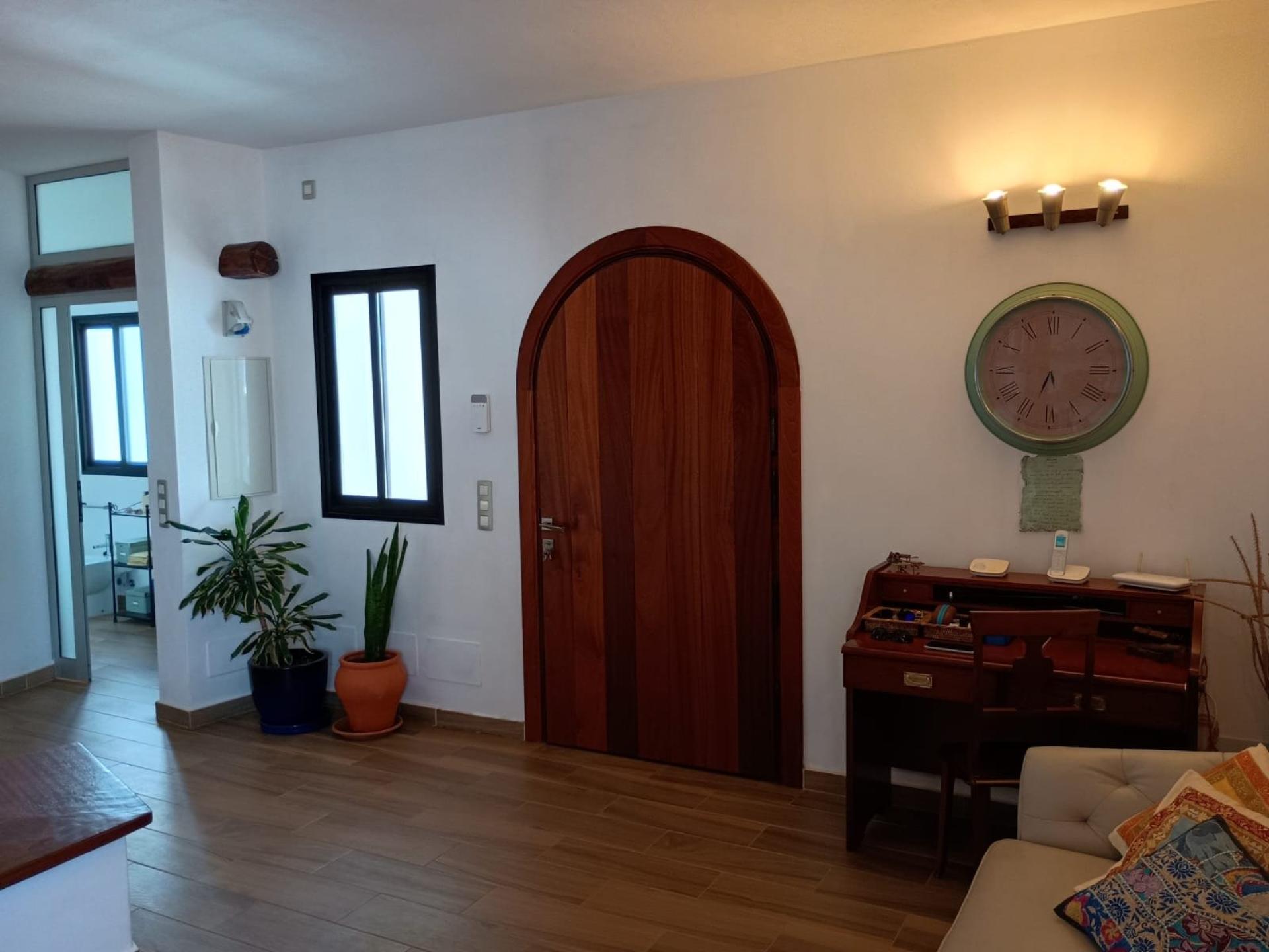 Photo 3 of the listing.